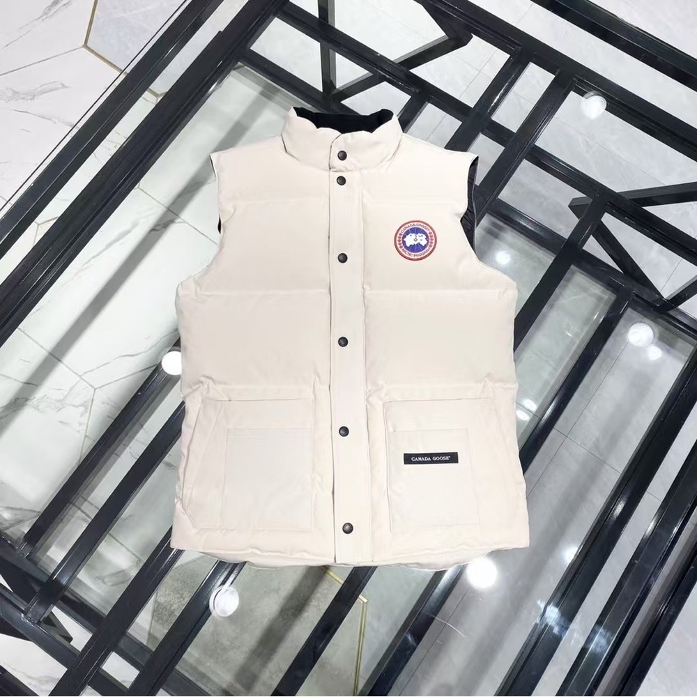 🆕🆕(⁎⁍̴̛ᴗ⁍̴̛⁎)Canada Goose Freestyle Crew Gilet❤️